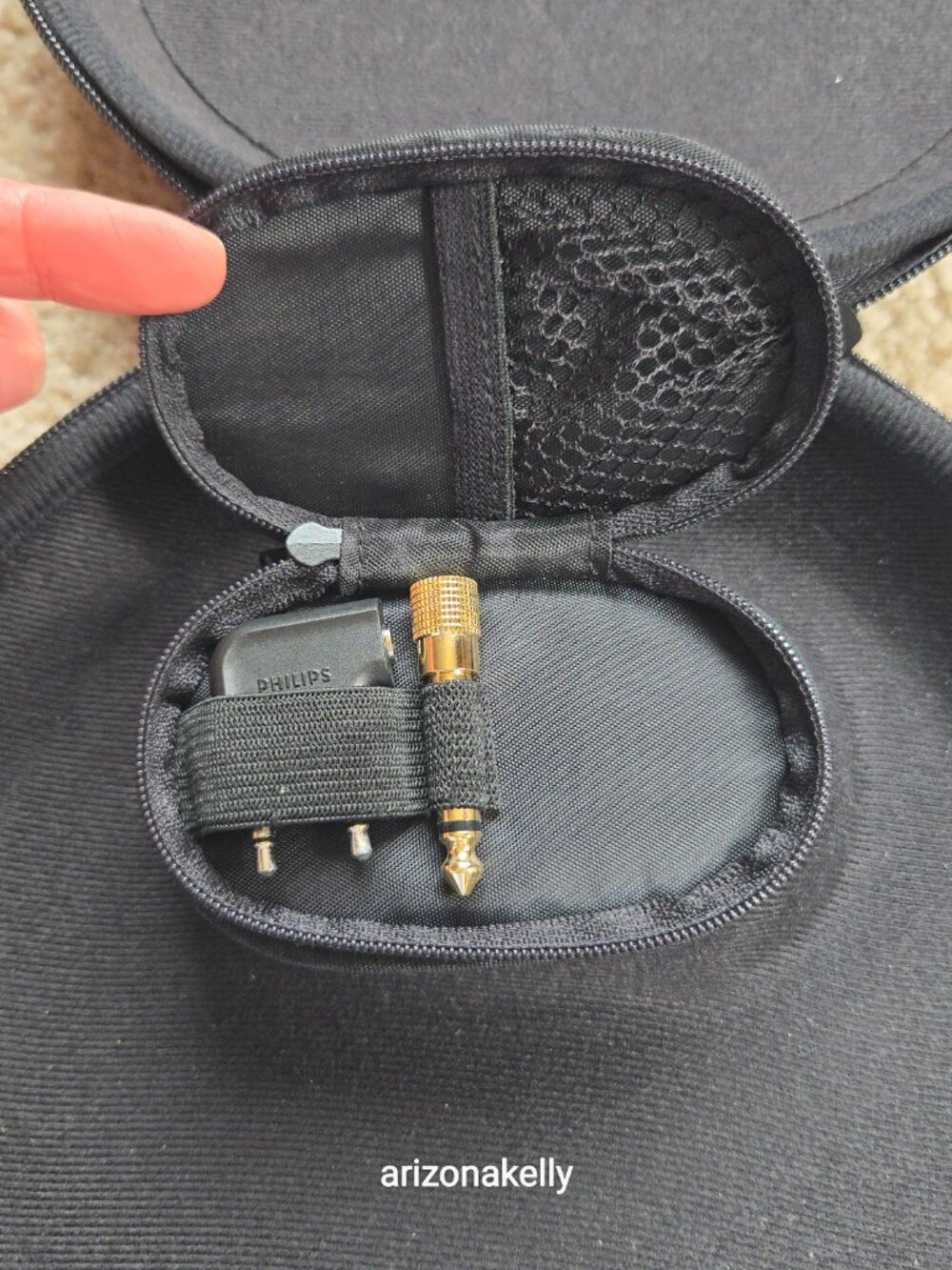 Philips Noise Canceling Headphones in Hard Case - Picture 7 of 12